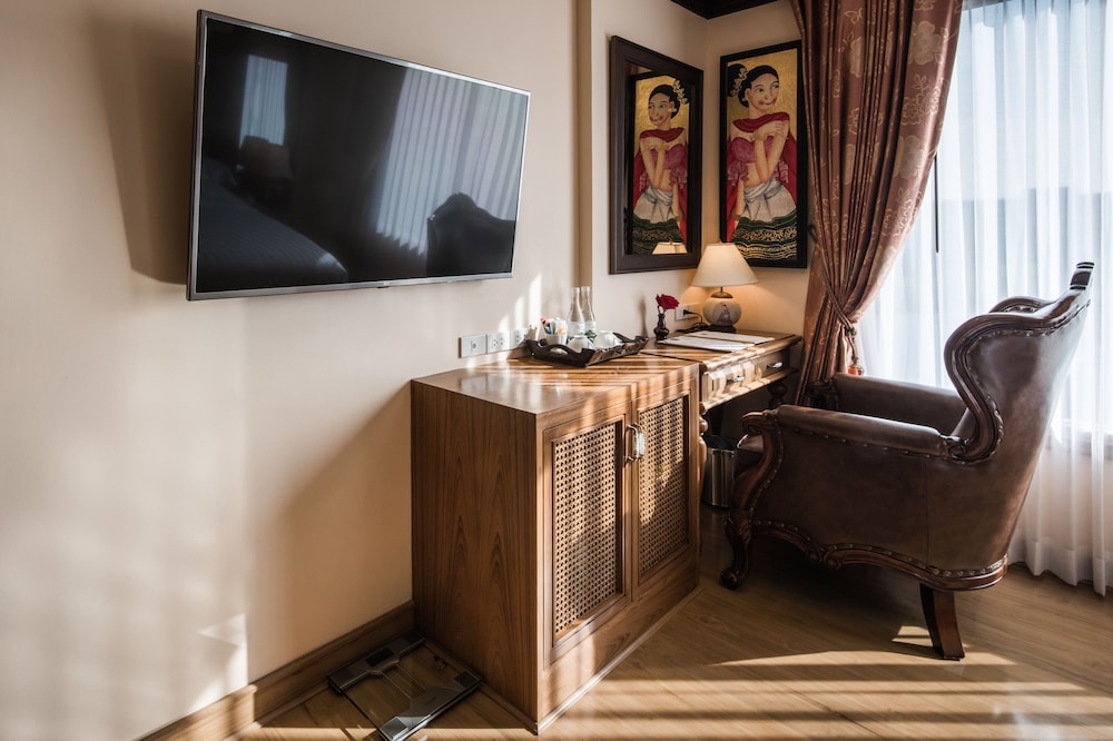 peak nimman prestige hotel