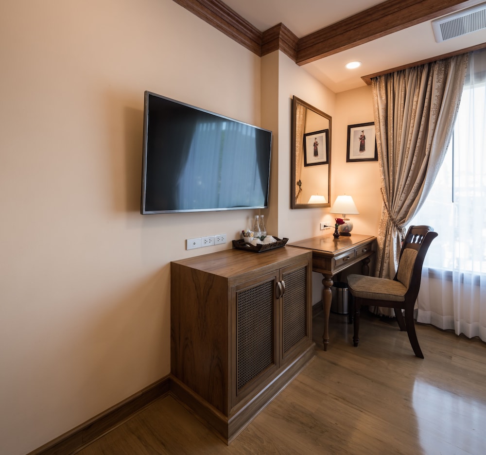 peak nimman prestige hotel