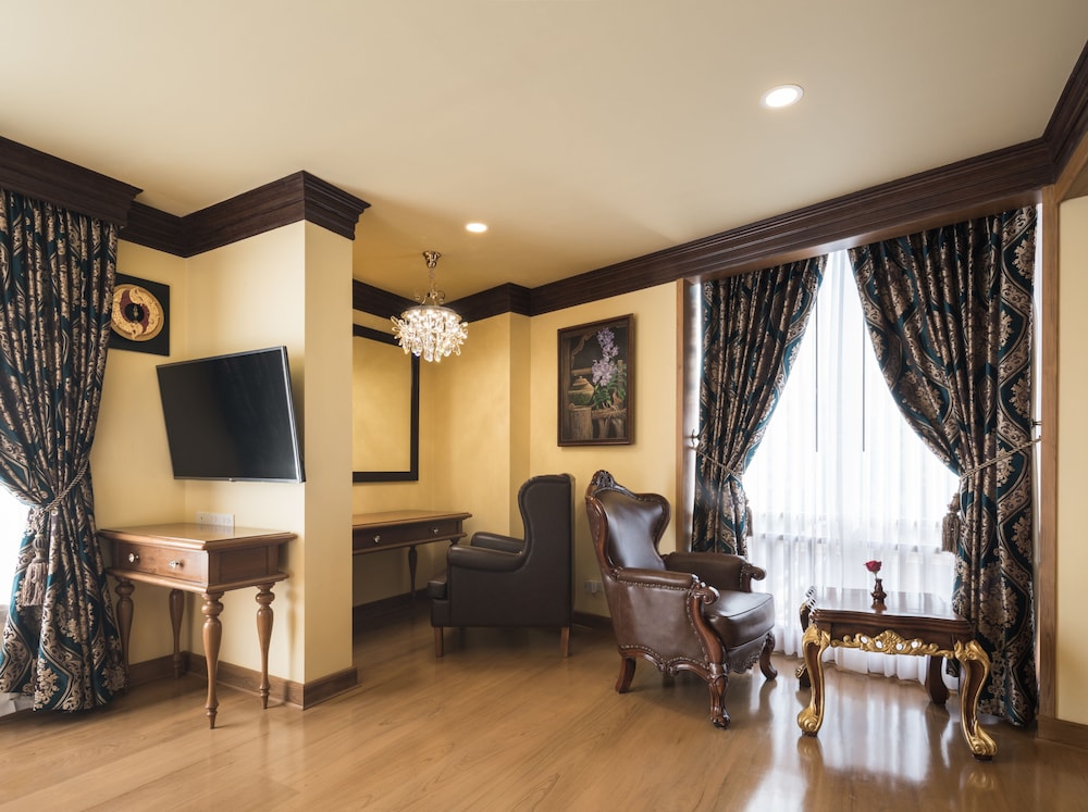 peak nimman prestige hotel