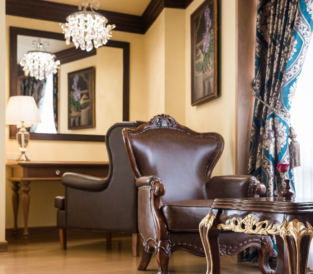 peak nimman prestige hotel