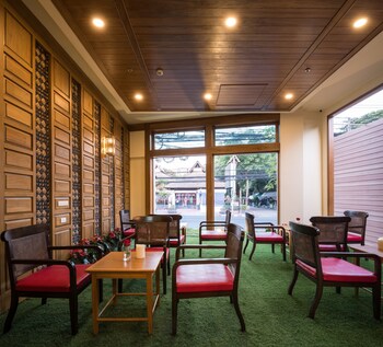 peak nimman prestige hotel