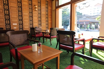 peak nimman prestige hotel