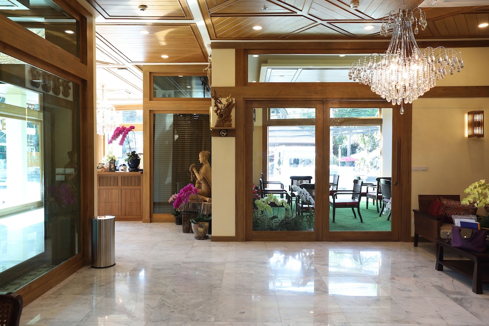 peak nimman prestige hotel