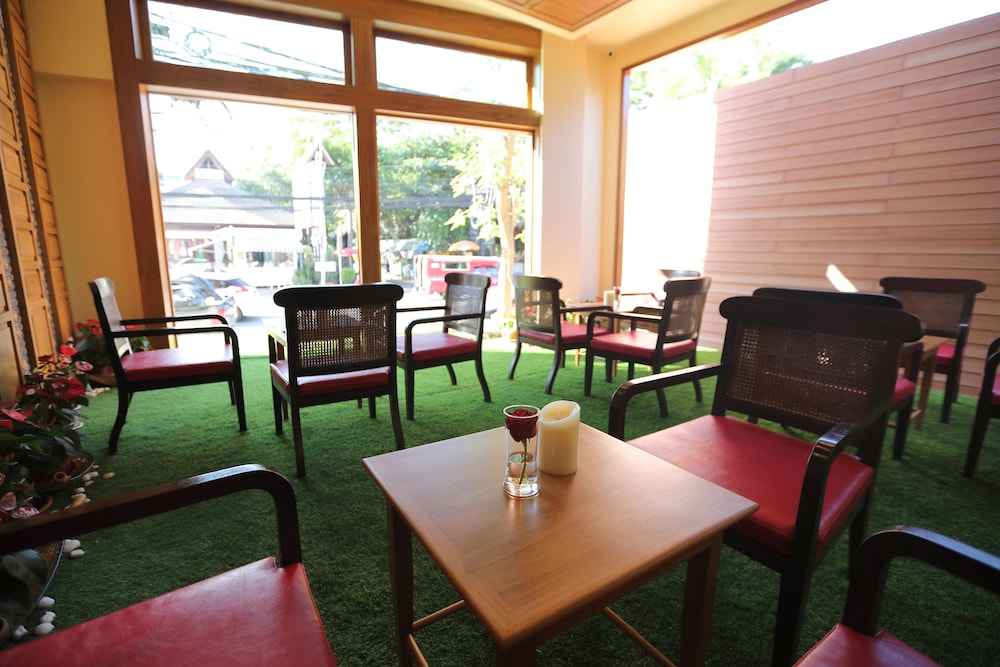 peak nimman prestige hotel