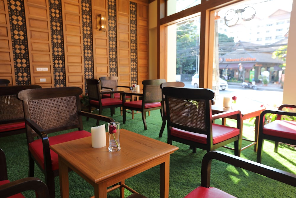 peak nimman prestige hotel