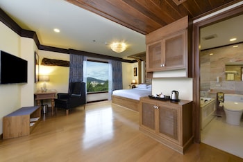 peak nimman prestige hotel