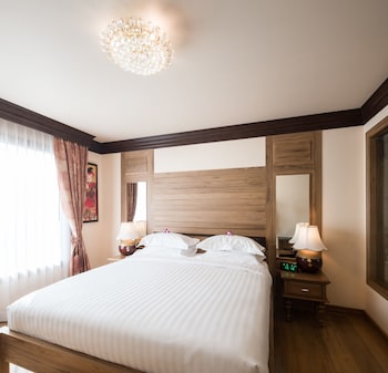 peak nimman prestige hotel