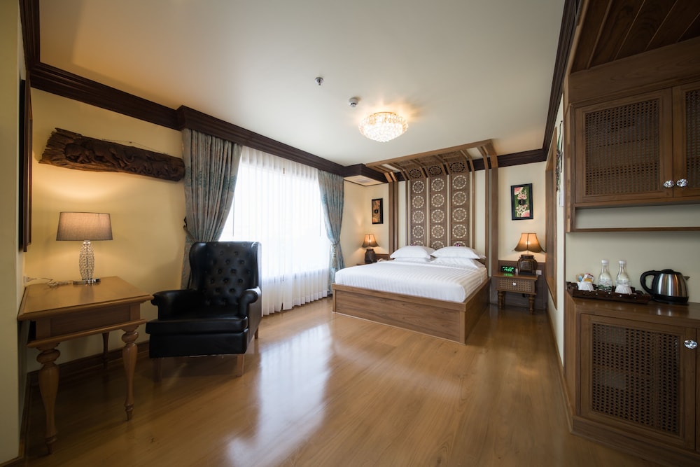 peak nimman prestige hotel