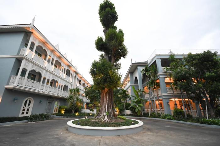 at pingnakorn riverside hotel chiangmai