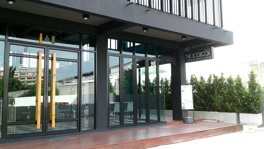 the logbook room and cafe