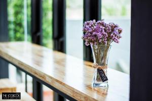 the logbook room and cafe