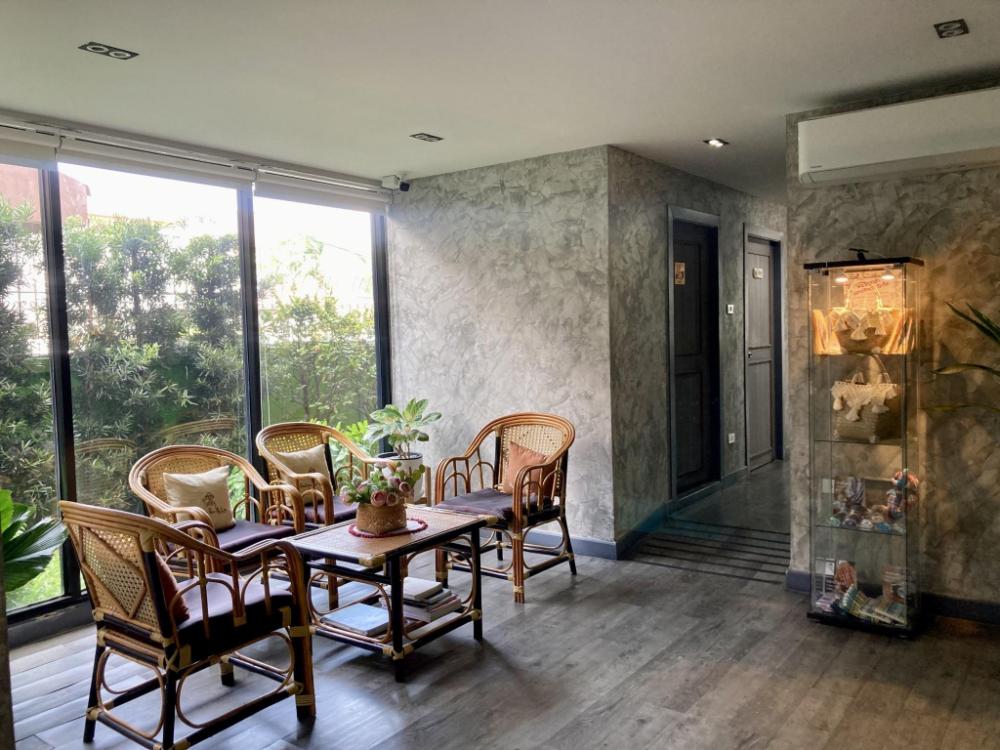 boutique poo yai lee