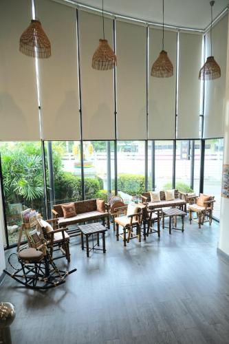 boutique poo yai lee