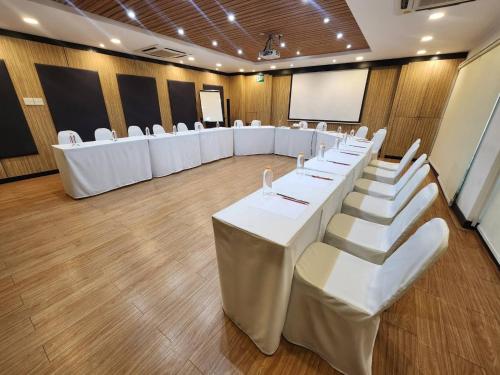 boutique poo yai lee