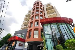 boutique poo yai lee