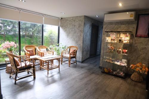 boutique poo yai lee