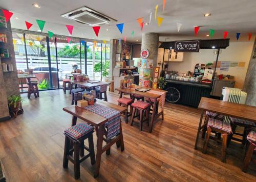 boutique poo yai lee