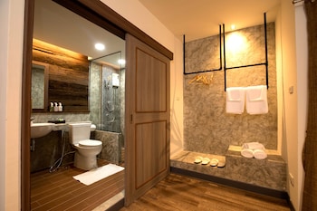 boutique poo yai lee