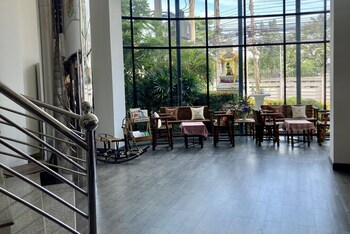 boutique poo yai lee