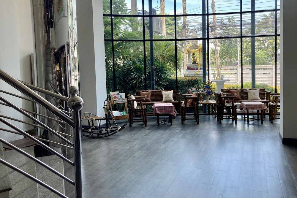 boutique poo yai lee