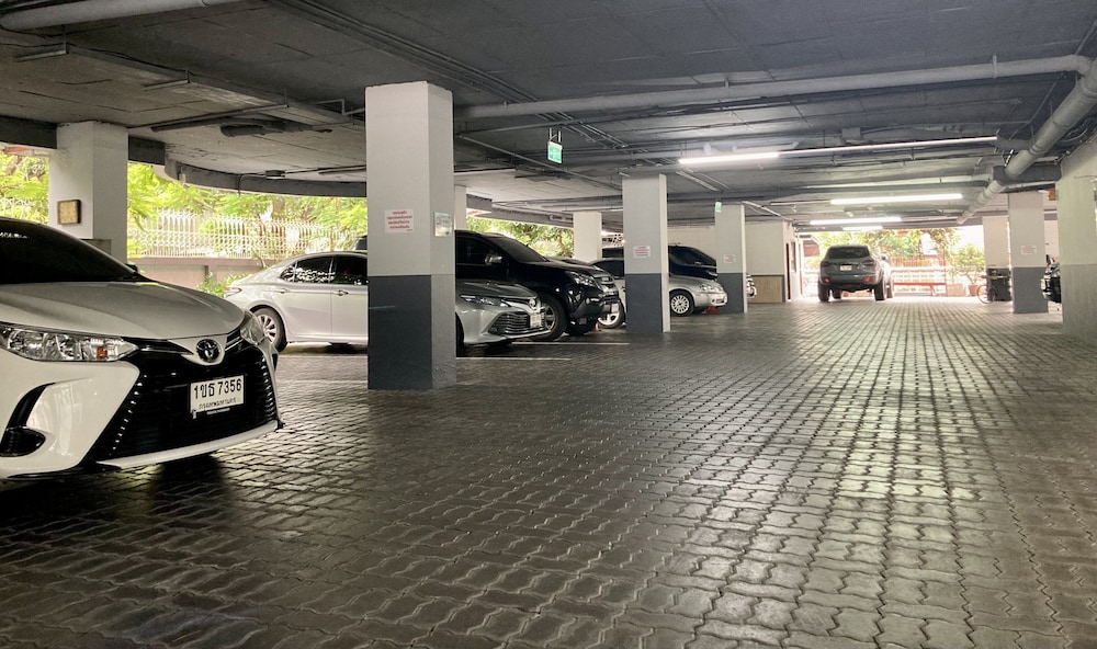 boutique poo yai lee