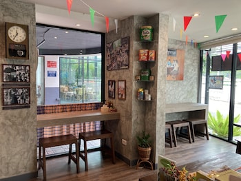 boutique poo yai lee