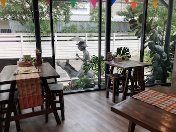 boutique poo yai lee