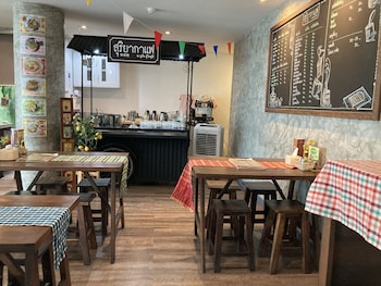 boutique poo yai lee