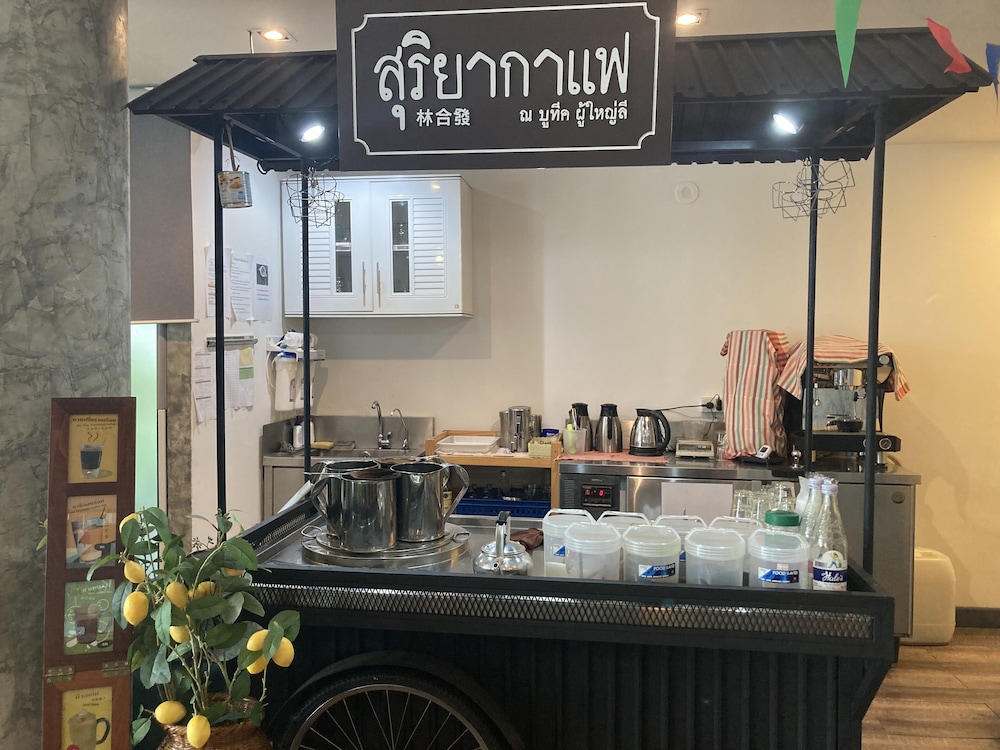 boutique poo yai lee