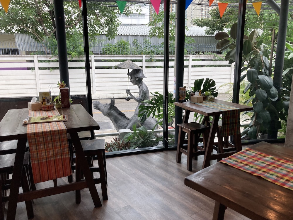 boutique poo yai lee