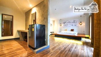 boutique poo yai lee