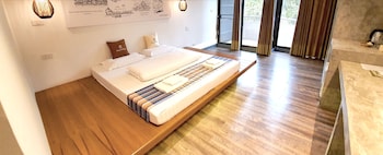 boutique poo yai lee