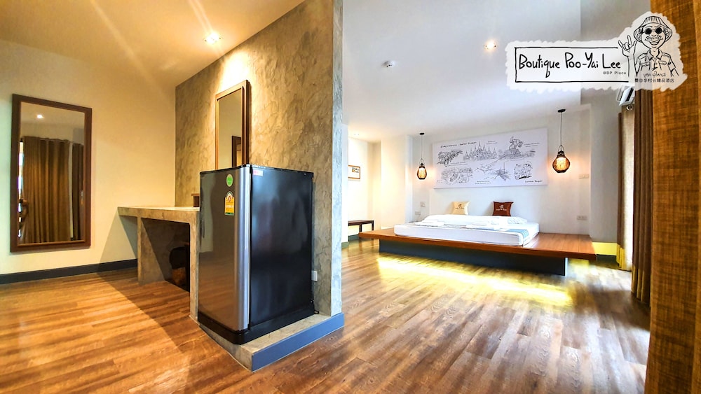 boutique poo yai lee