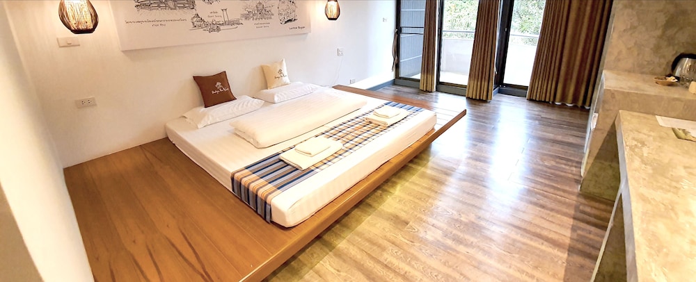 boutique poo yai lee