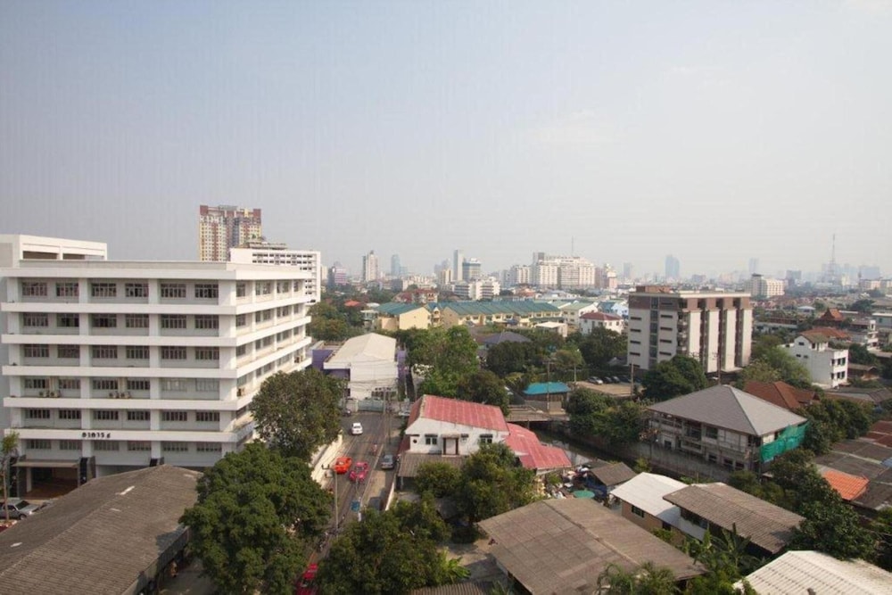 boutique poo yai lee