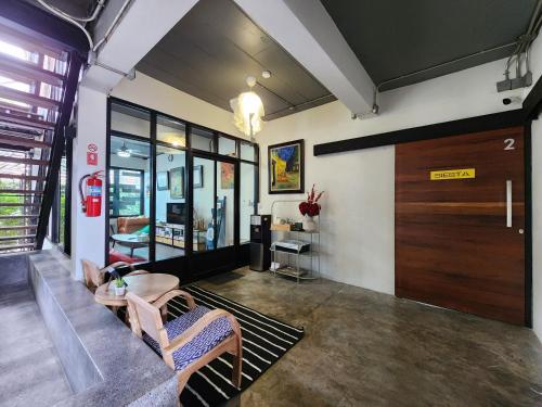 baan mai kradan hostel chiang rai