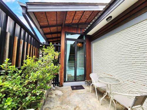 baan mai kradan hostel chiang rai