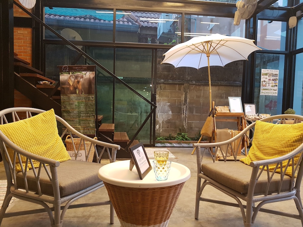 baan mai kradan hostel chiang rai