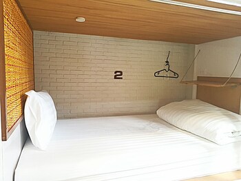 baan mai kradan hostel chiang rai