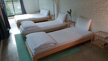 baan mai kradan hostel chiang rai