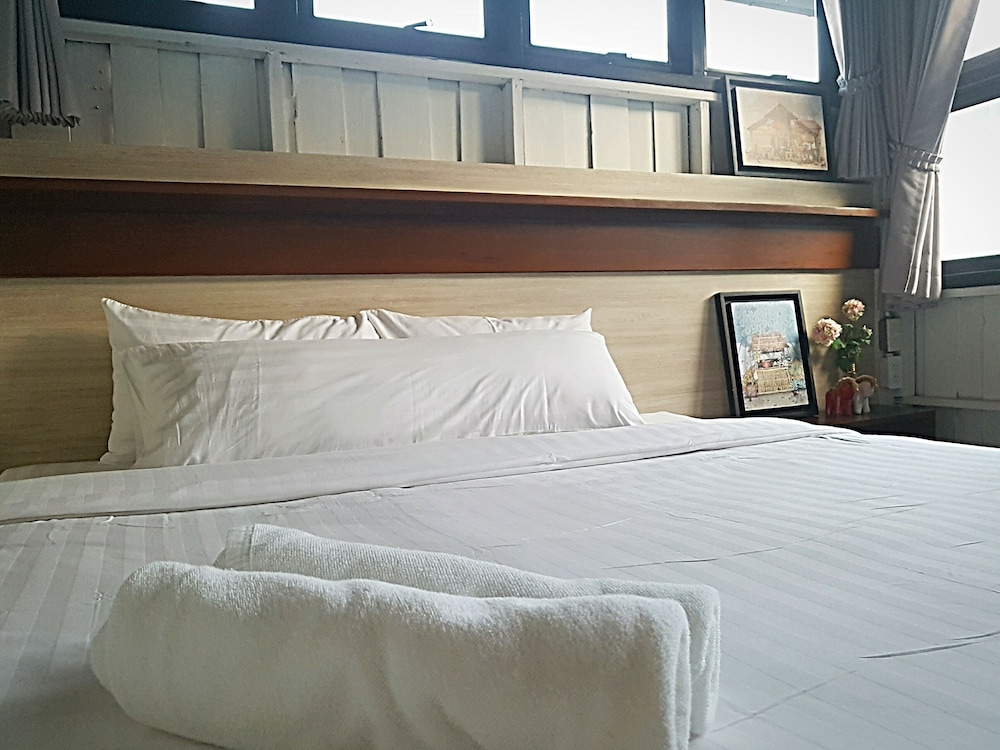 baan mai kradan hostel chiang rai