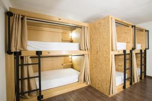 Vestique Hostel,185/4 Lumphun Road Watket,2 star