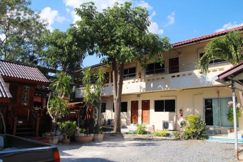 rachaphrukresortlopburi