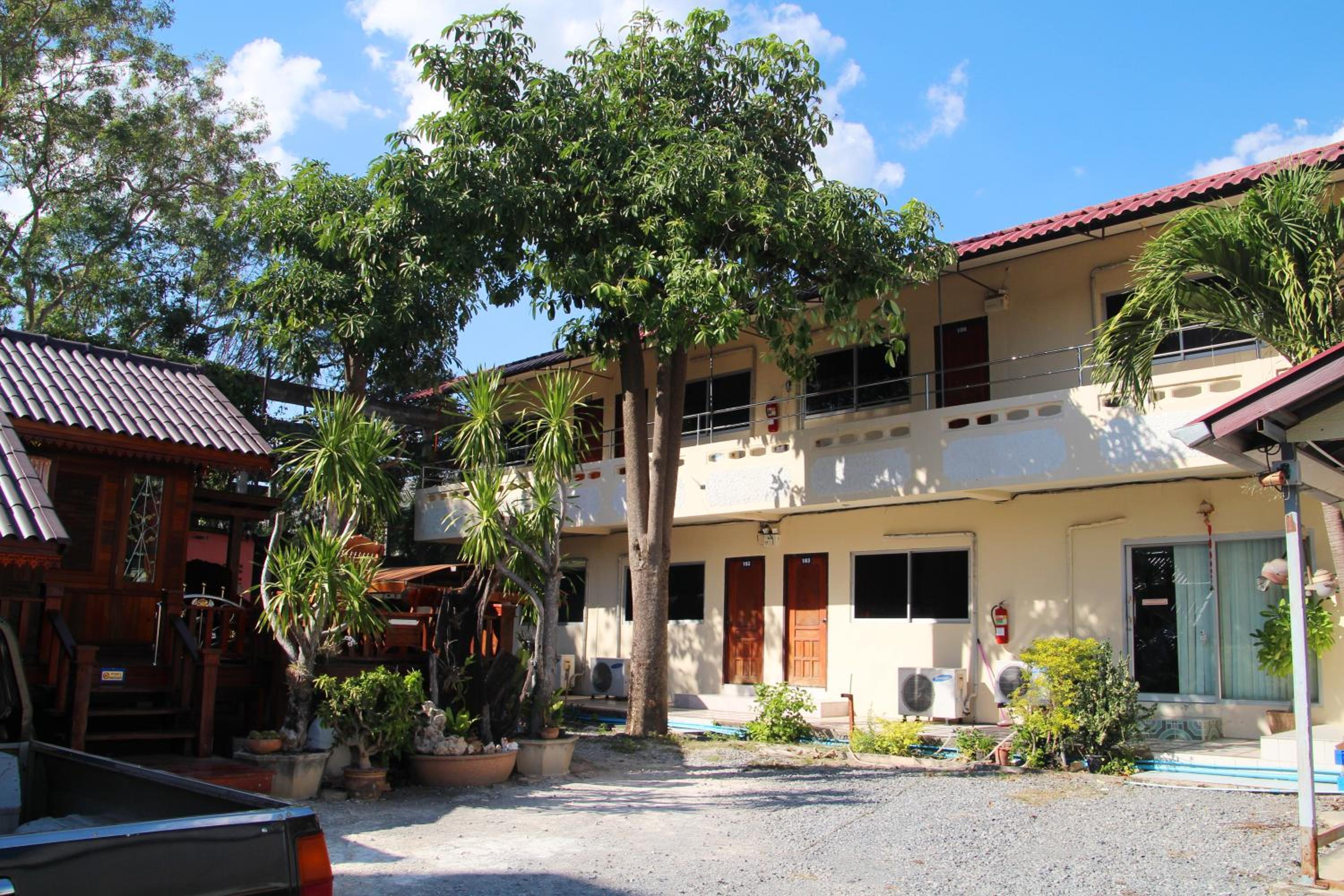 Rachaphrukresortlopburi,Lop Buri>>Khao Sam Yot,2 star