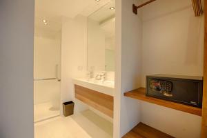 natee the riverfront hotel kanchanaburi