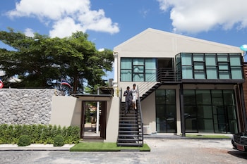 natee the riverfront hotel kanchanaburi