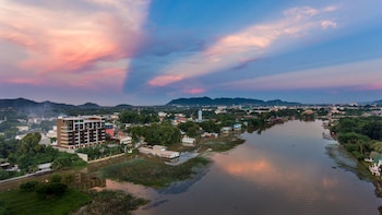 natee the riverfront hotel kanchanaburi
