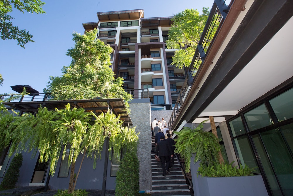 natee the riverfront hotel kanchanaburi