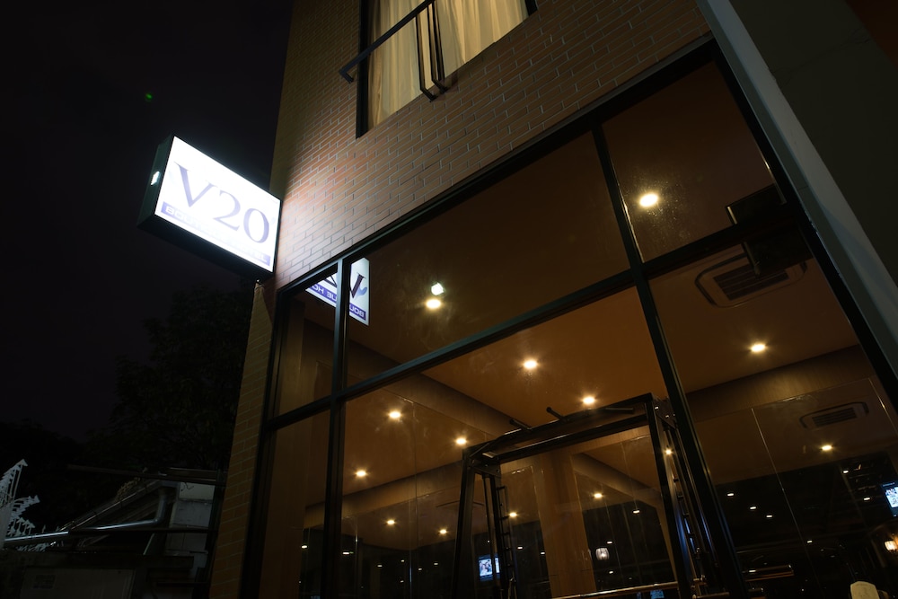v20boutique jacuzzi hotel