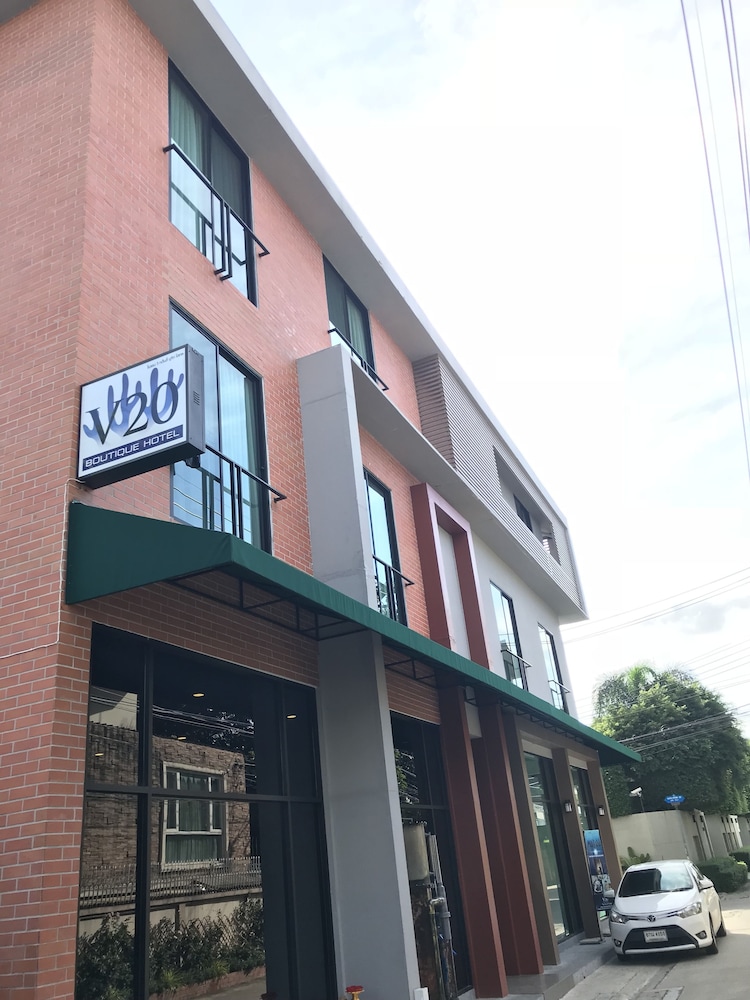 v20boutique jacuzzi hotel